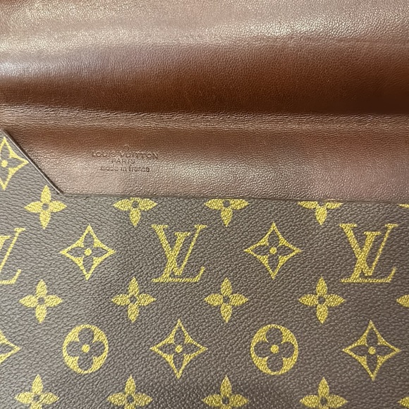 *SOLD*  Louis Vuitton Vintage Envelope Document or IPad Holder - Picture 6 of 16